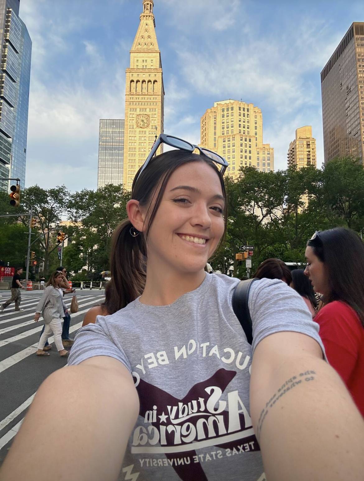 TXST student in SIA tshirt