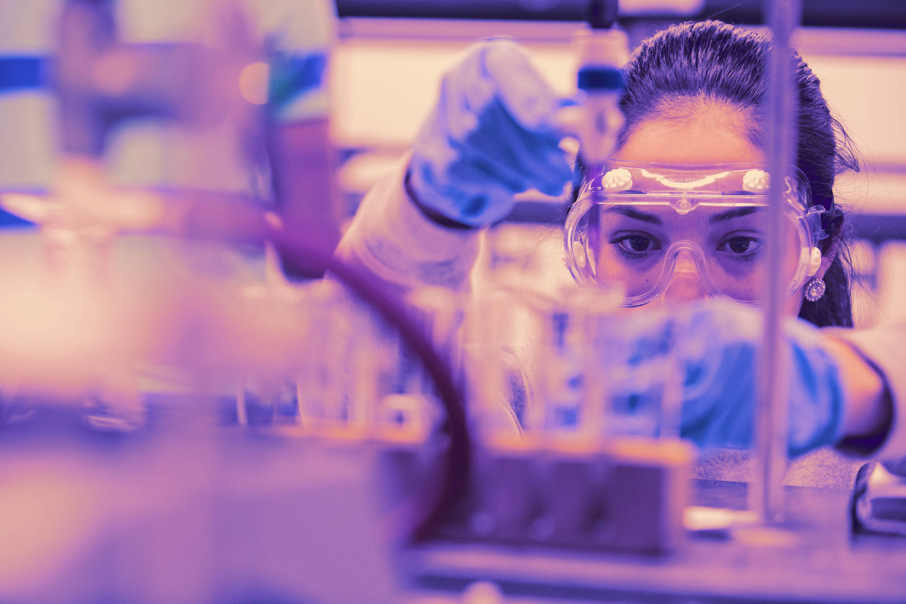 mls student working in the lab