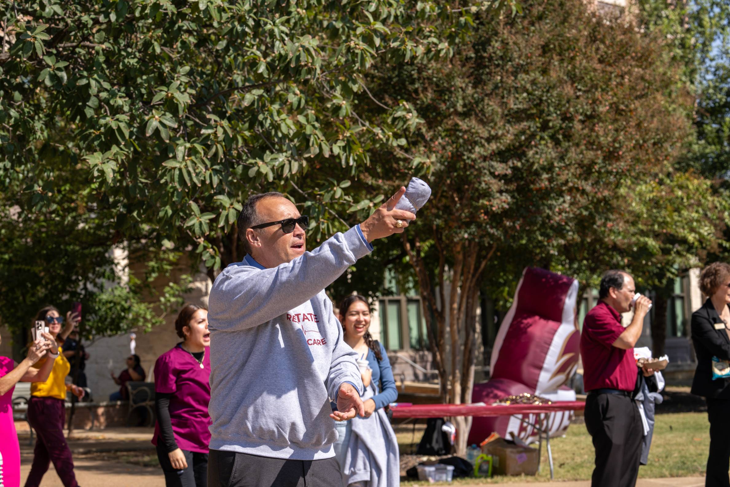 Kelly throwing a shirt