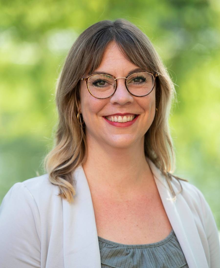 Headshot of Jessica Schneider