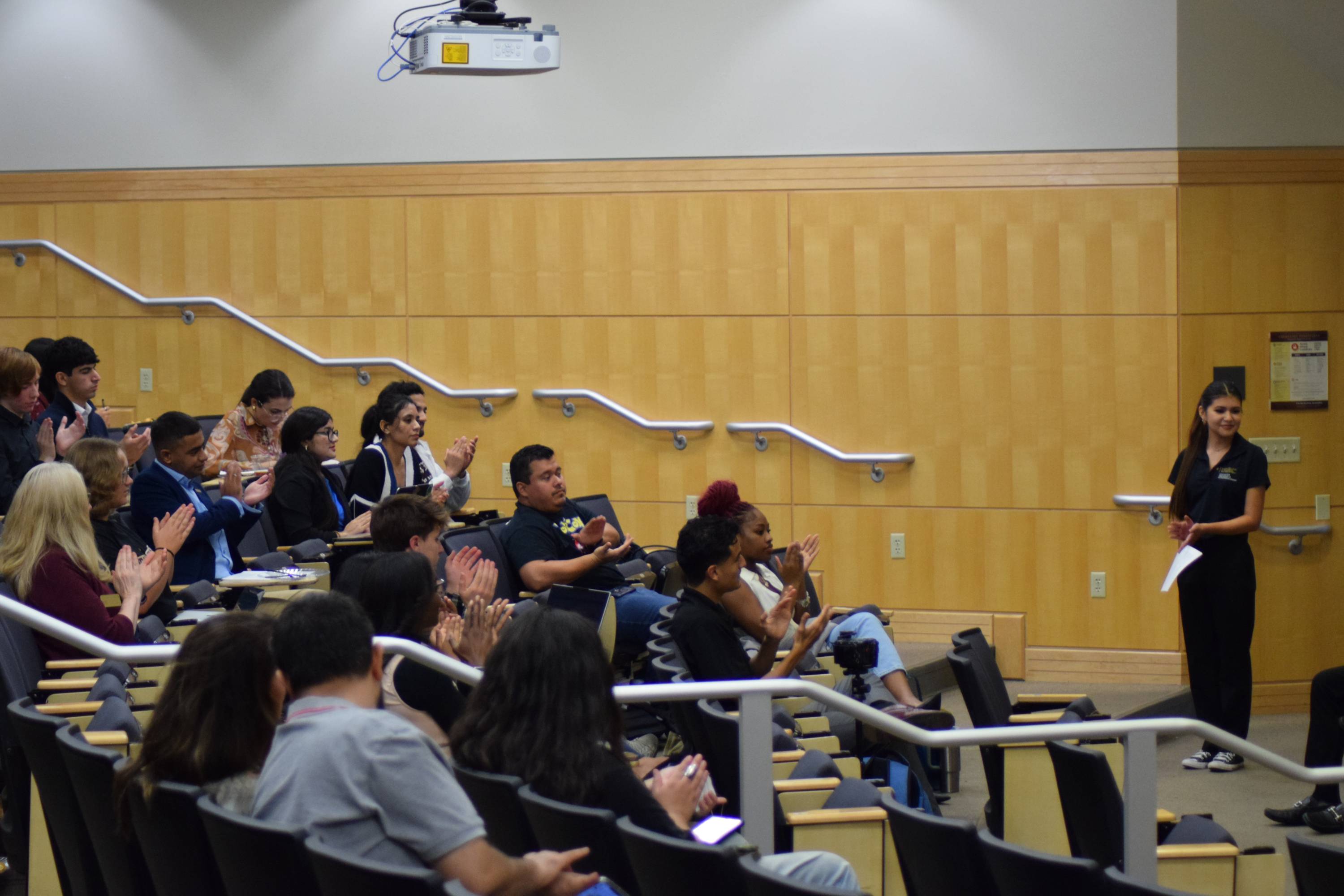 Participants of Ignite 3.0 ask questions to a panel.