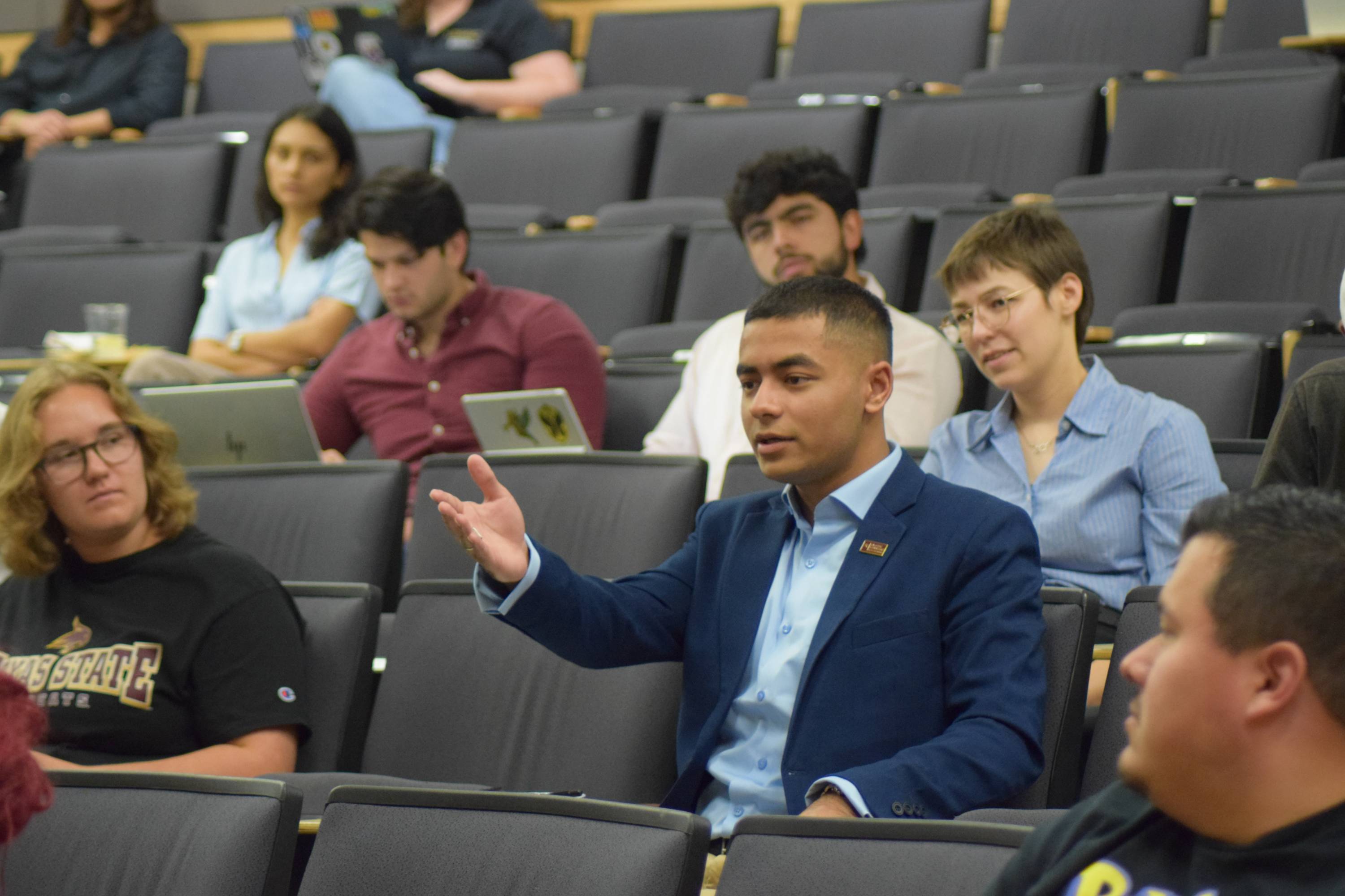 A participant asks a question at Ignite 3.0.