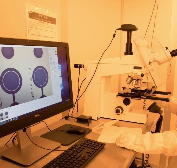 Optical microscope in Clean Room