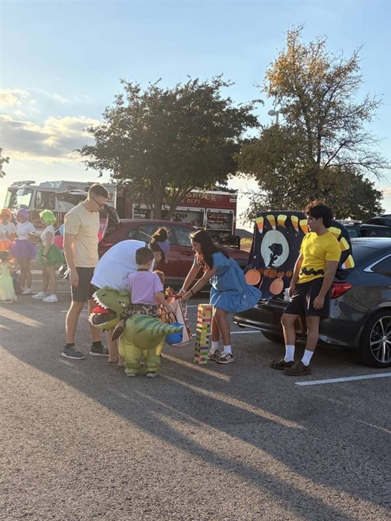 kids participating in trunk or treat