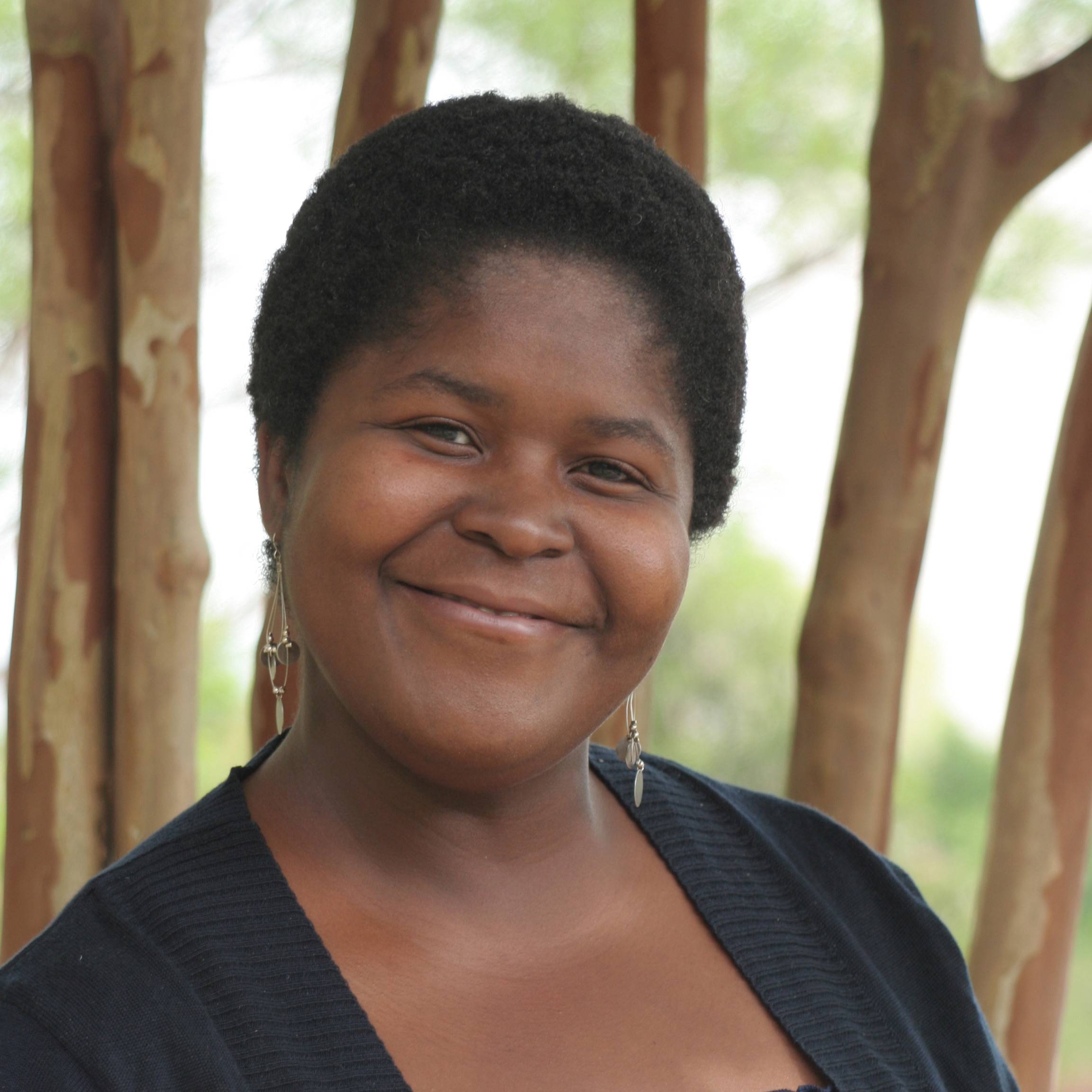 Headshot of Hithia Davis