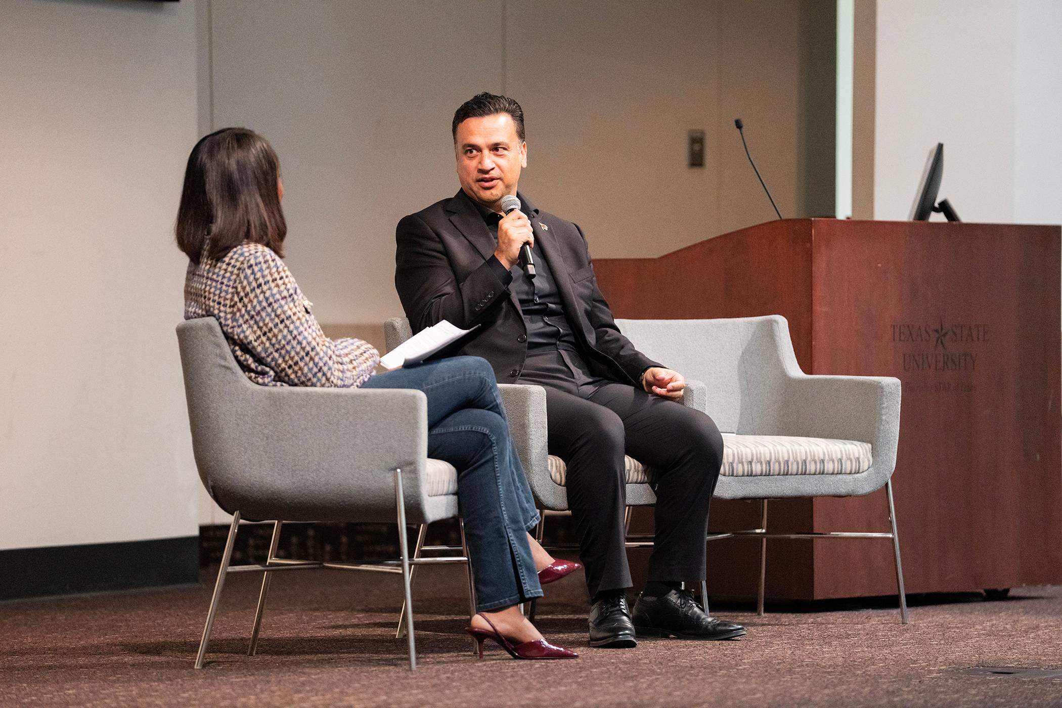 Dr. Jesus Alejandro Jimenez answers a panelist question.