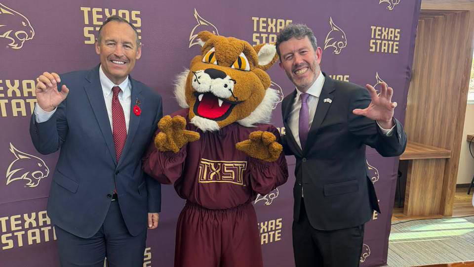 President Kelly Damphousse (left) poses for a photo with Boko and American Society of Mexico President Larry Rubin.