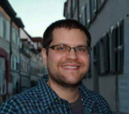 Headshot of Dr. Ryan Peterson