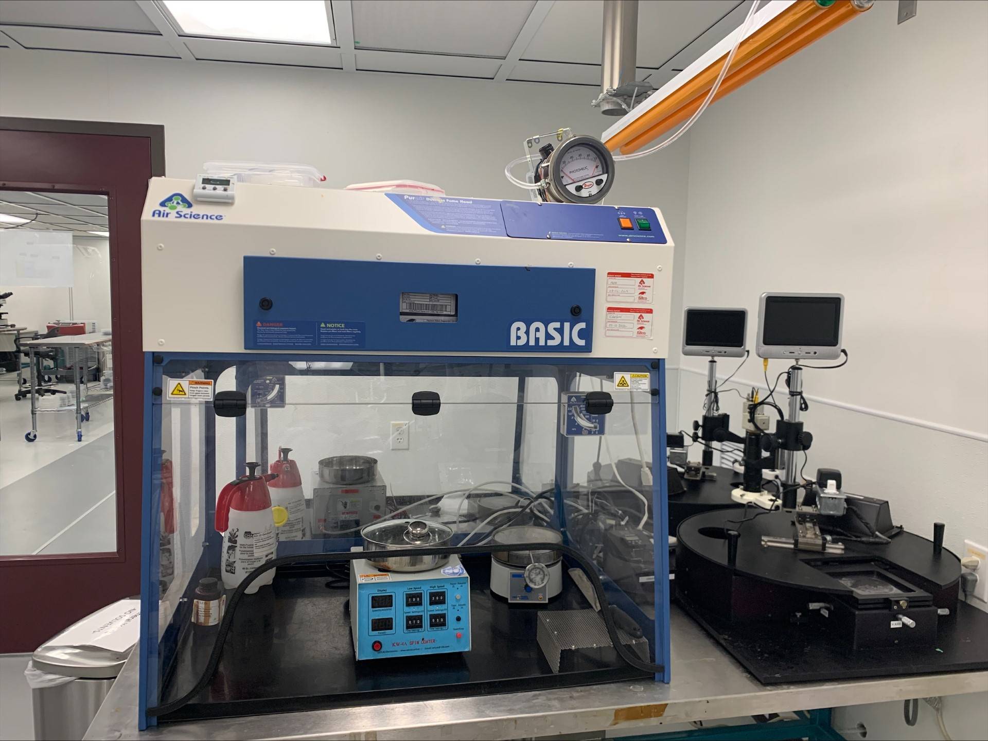 Lithography station