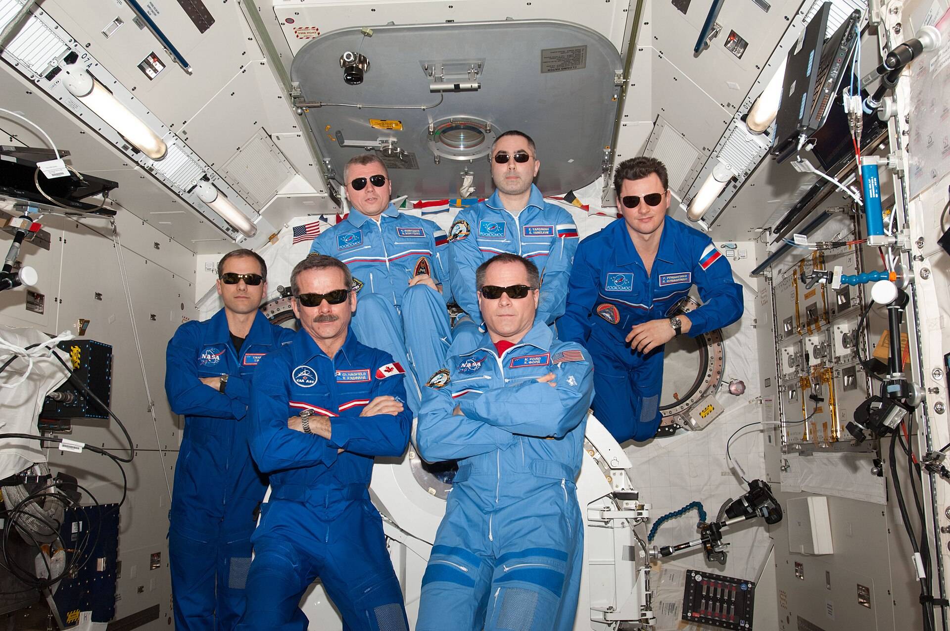 xpedition 34 crew members pose for an in-flight crew portrait in the Kibo laboratory of the International Space Station. Pictured on the front row are NASA astronaut Kevin Ford (right), commander; and Canadian Space Agency astronaut Chris Hadfield, flight engineer. Pictured on the back row (from the left) are NASA astronaut Tom Marshburn, Russian cosmonauts Oleg Novitskiy, Evgeny Tarelkin and Roman Romanenko, all flight engineers.