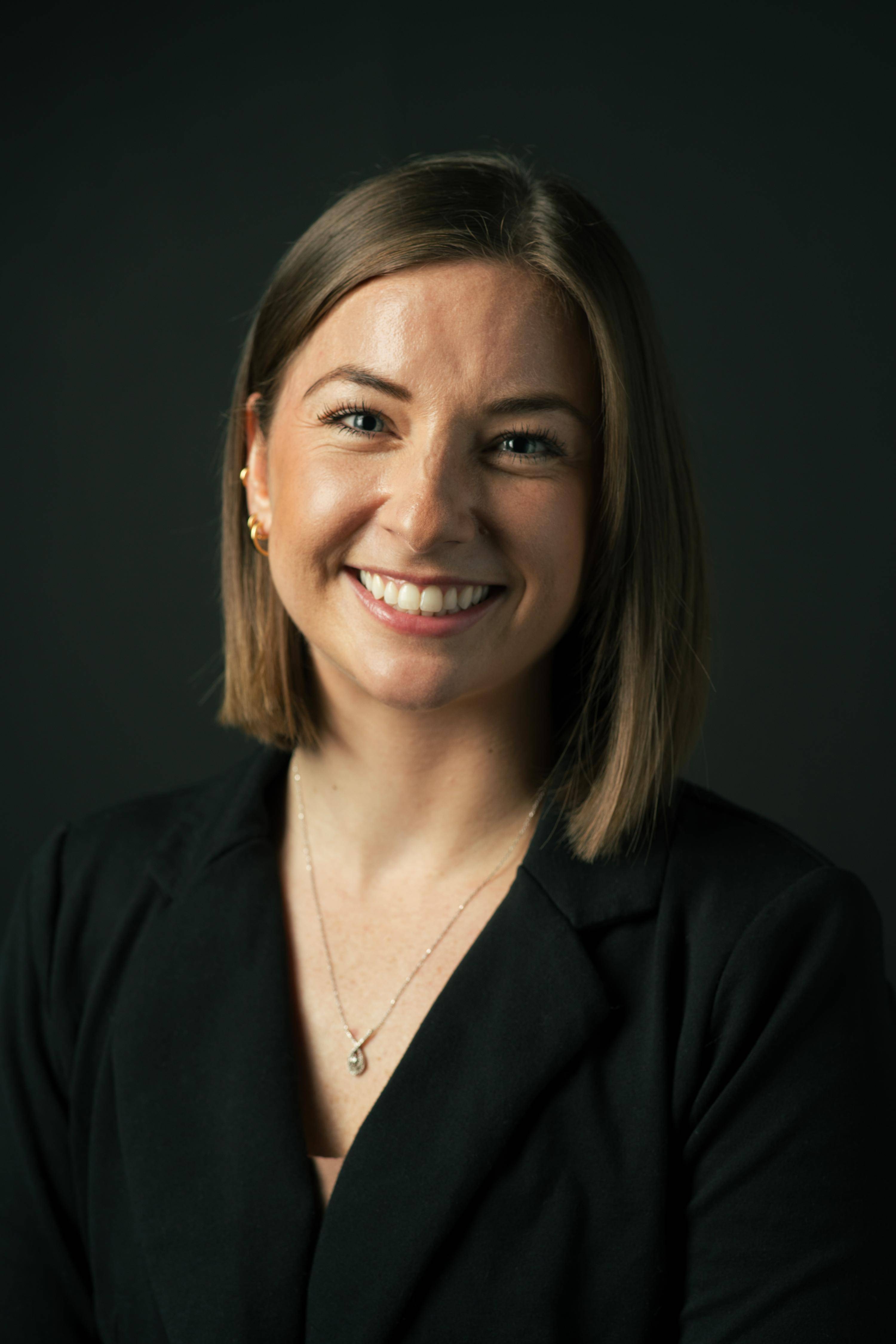 caroline hope headshot