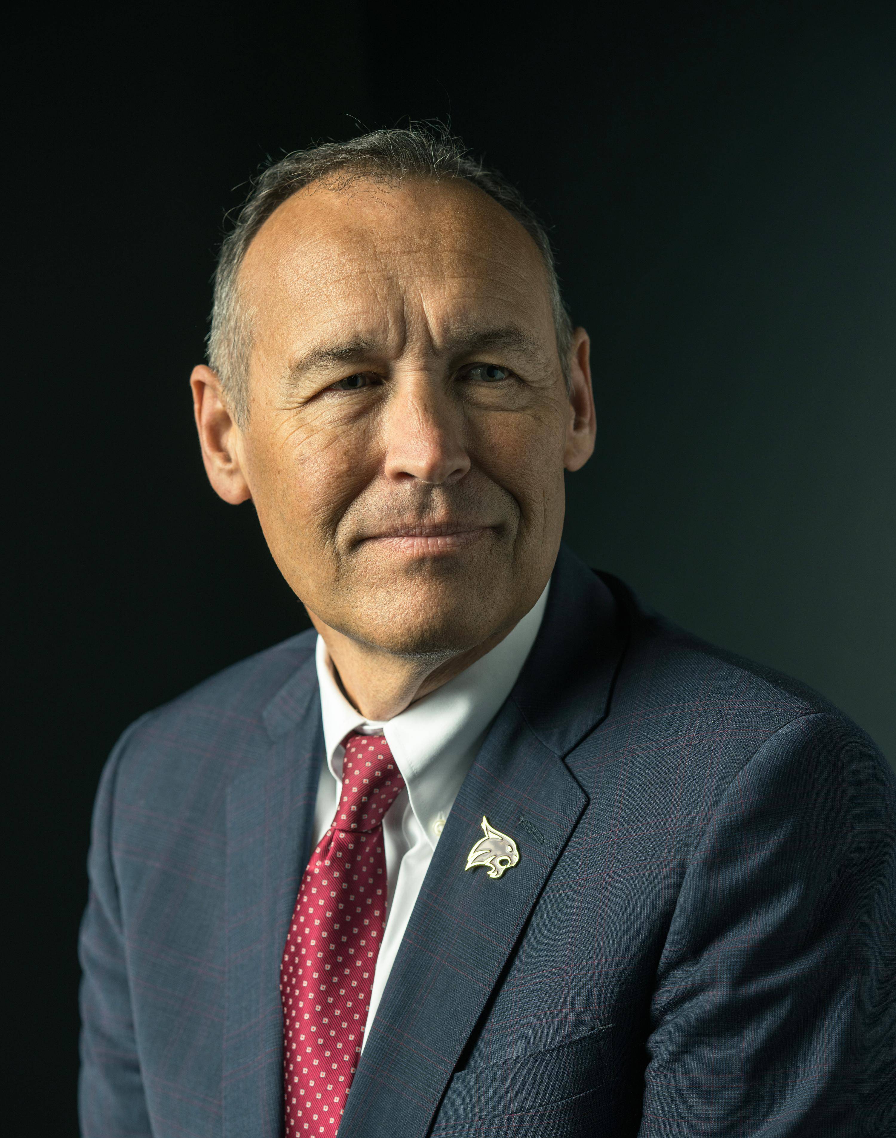 kelly damphousse headshot