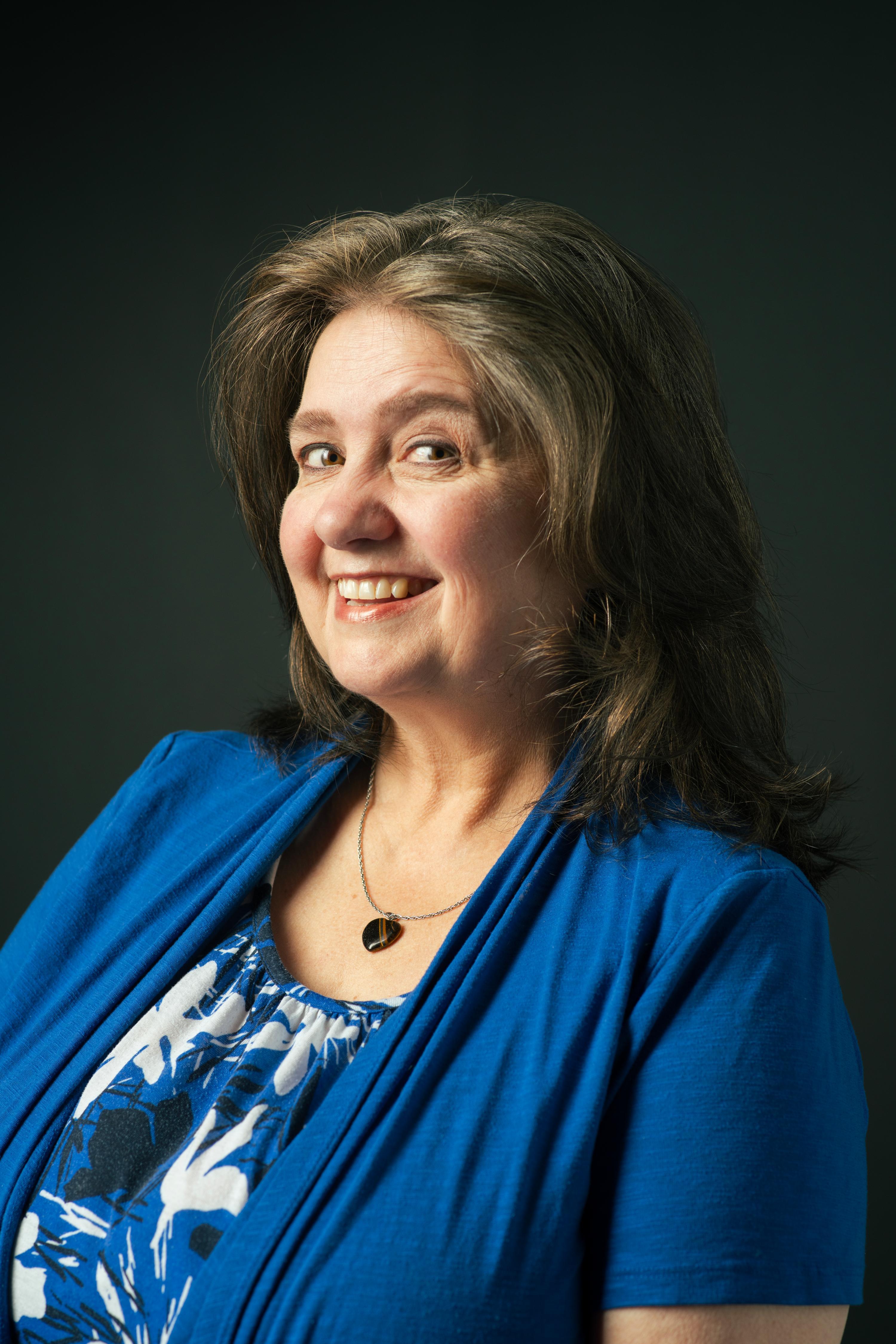 lisa apostolo headshot