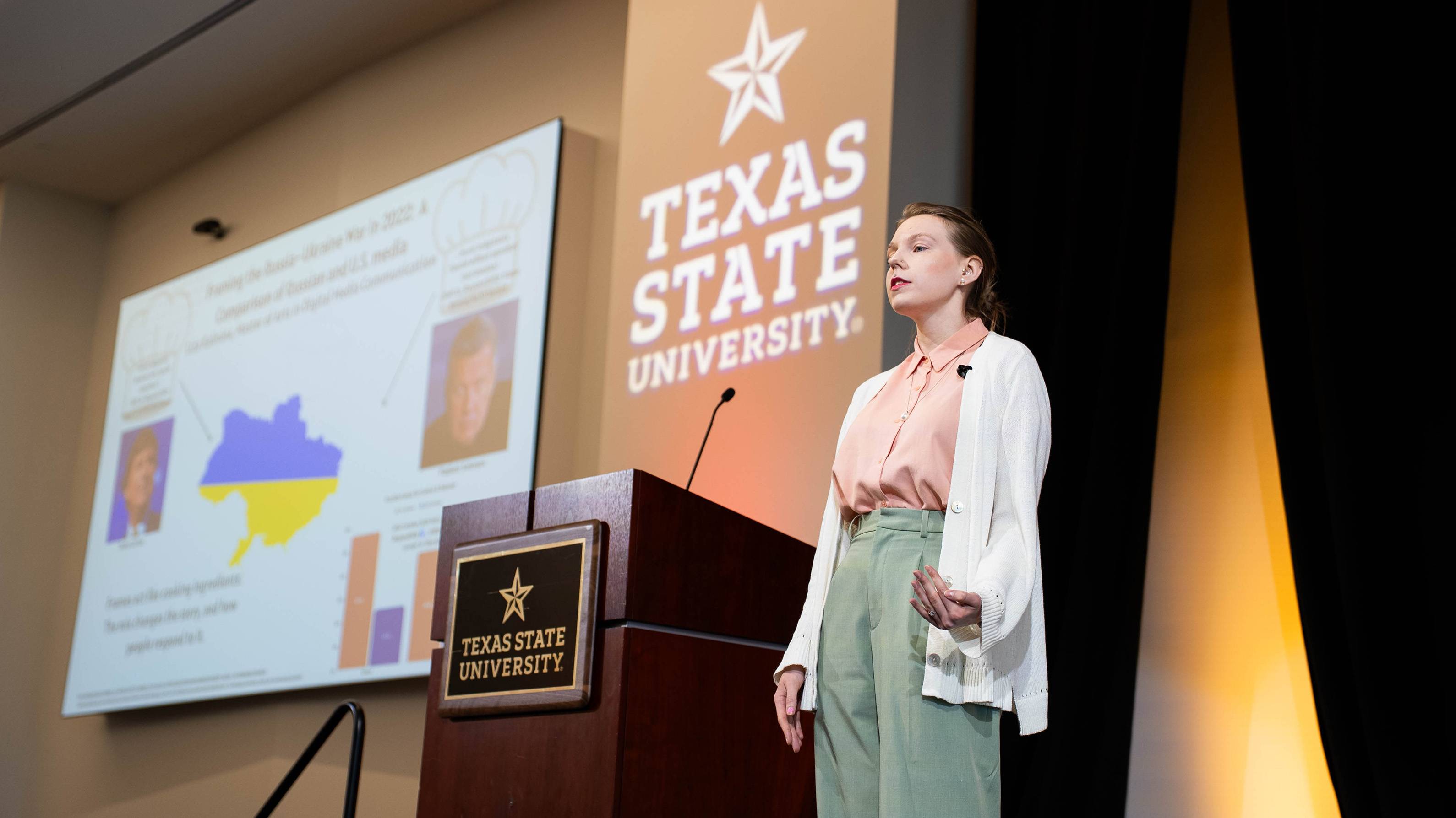 Liza Kalinina speaks at the 3MT Competition.