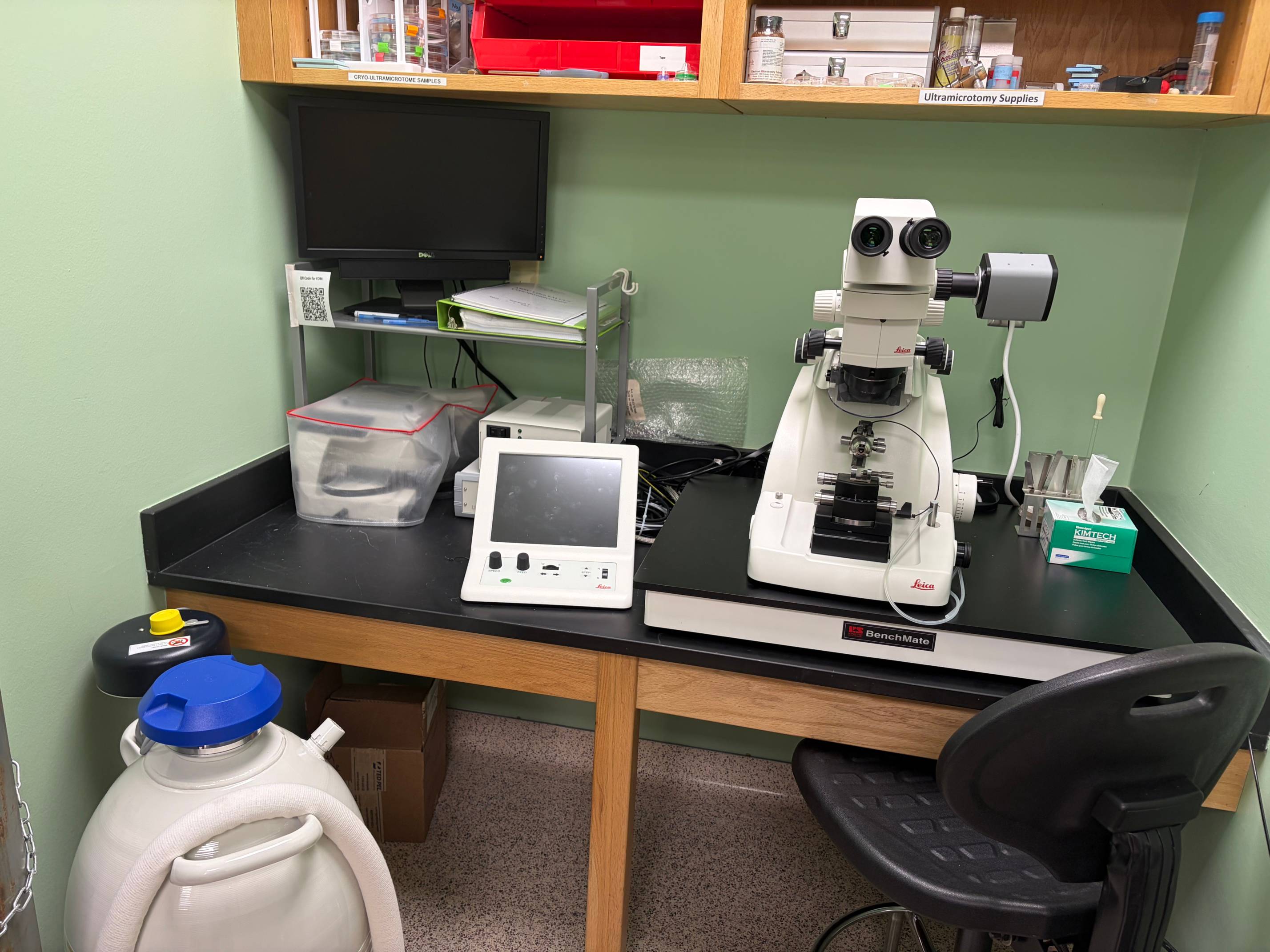 Cryo Ultramicrotome.