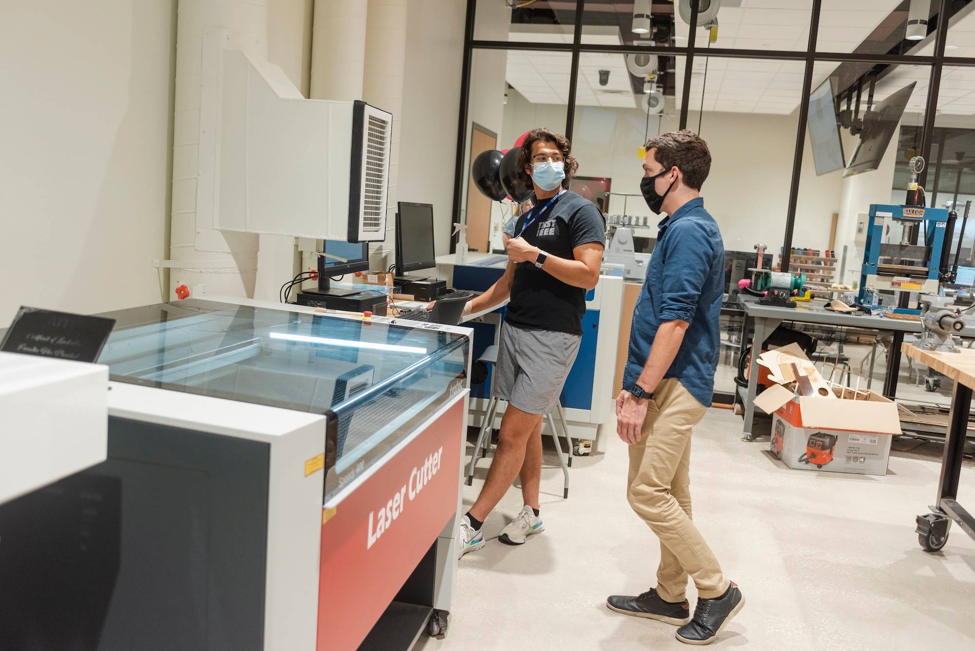 Texas State students using machine in Alkek One