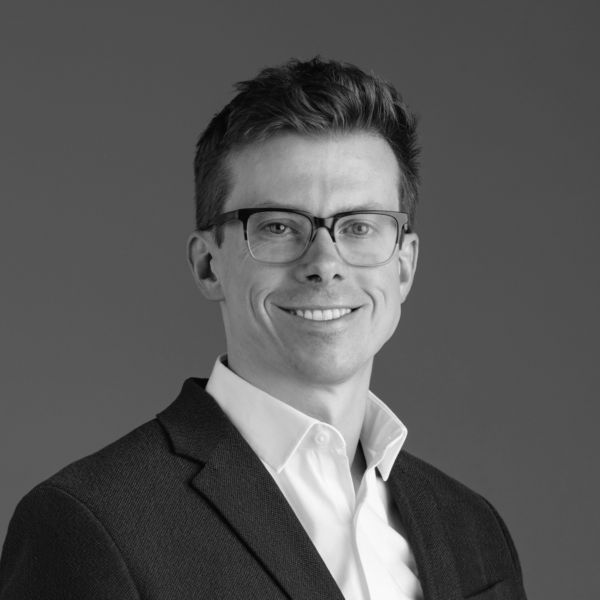 sean patrick roche headshot