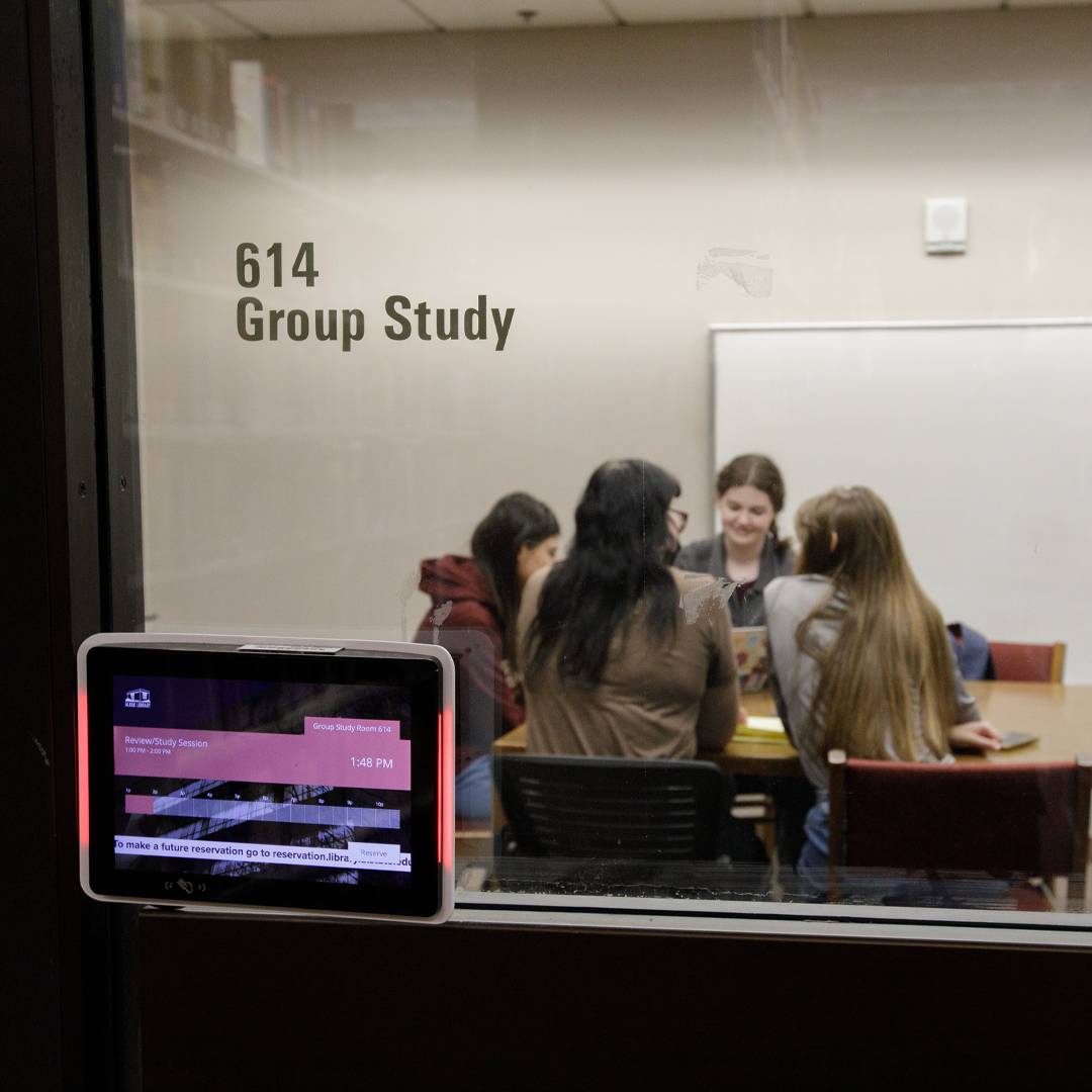  A group of 4 in an Alkek Study Space