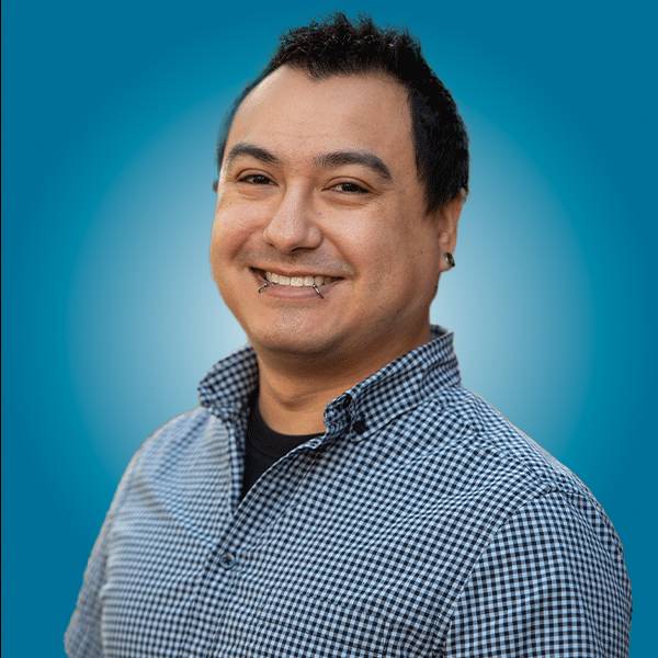 Headshot of Aaron Flores-Calederon