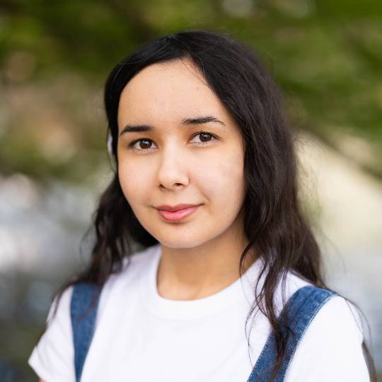 Headshot of Nasrin Feizipour