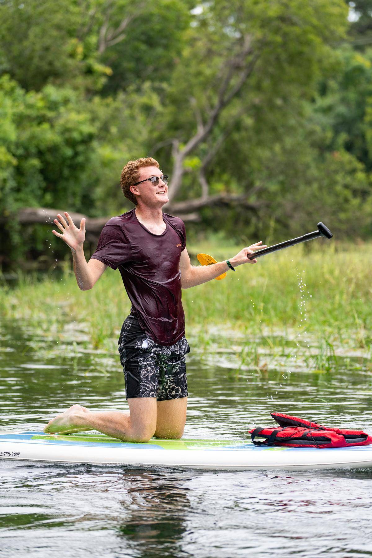Try at ���ϳԹ� heads to the Outdoor Center at Sewell Park to try paddleboarding and floating..