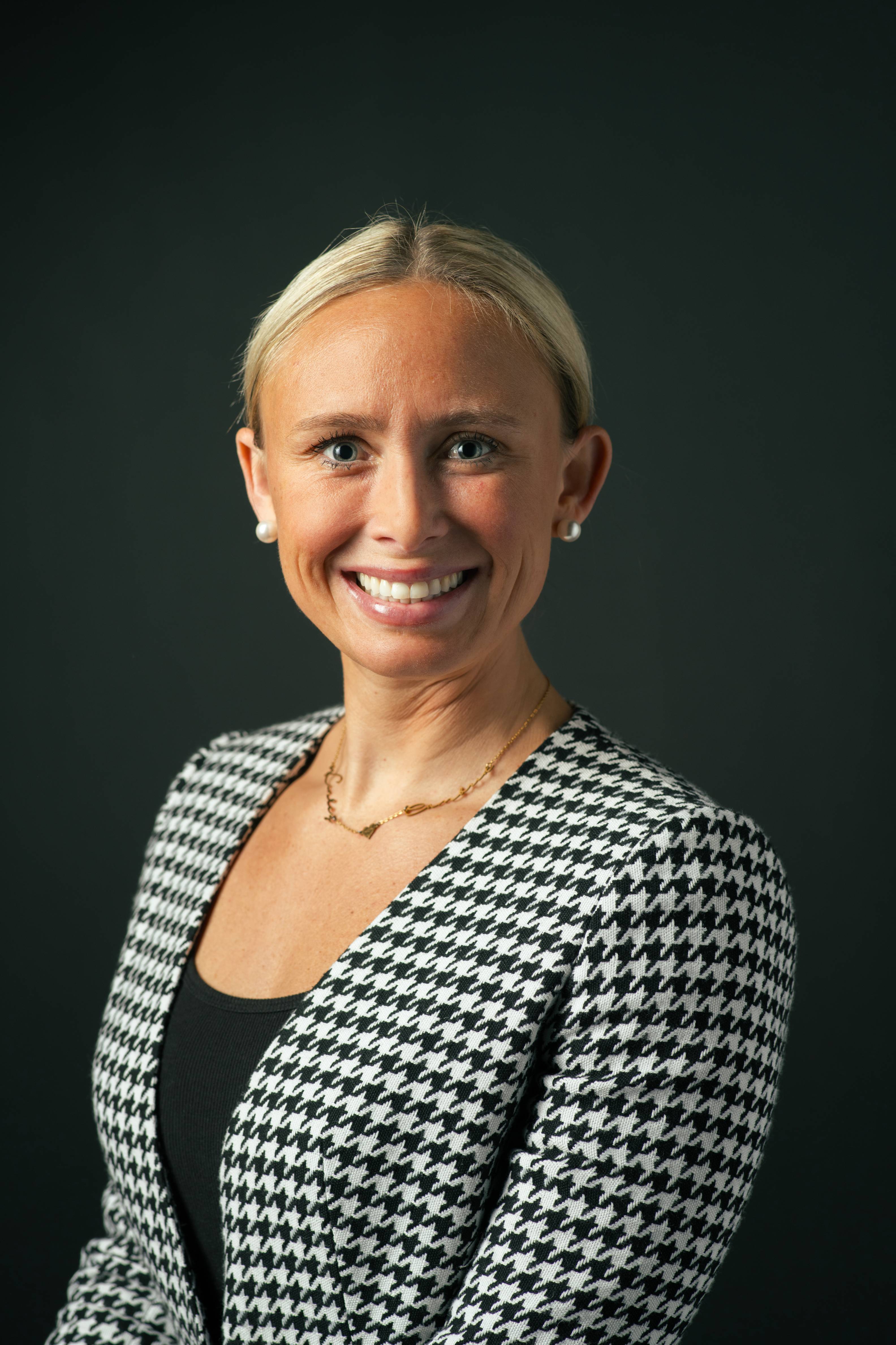 Kelly Clary headshot