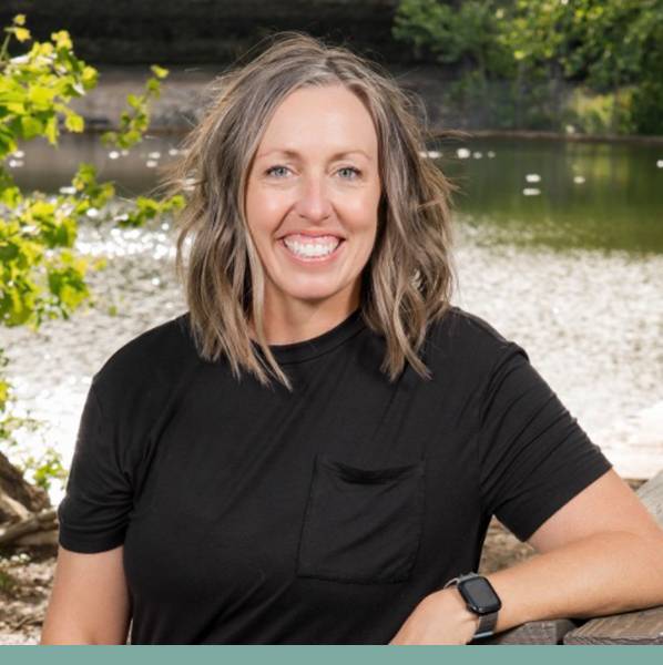Lori Pharis Headshot