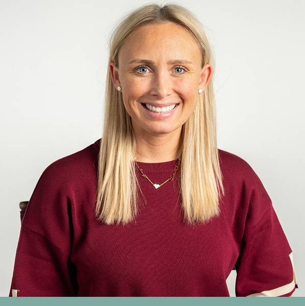 Kelly Clary Headshot