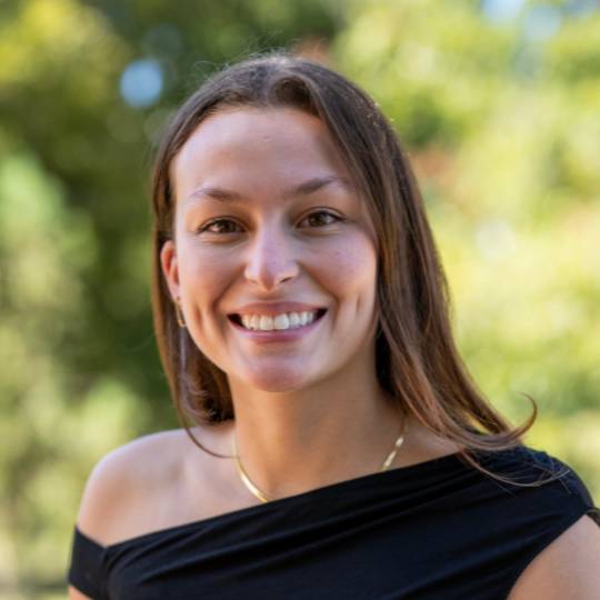 Headshot of Issy Changsut