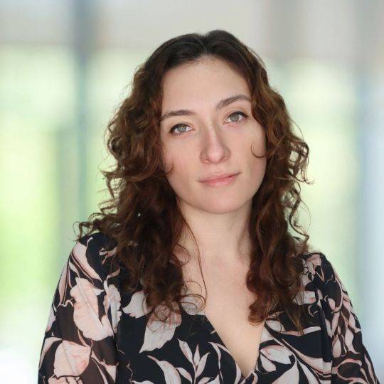 Headshot of Carly Travers