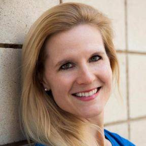 Lea Valez Headshot