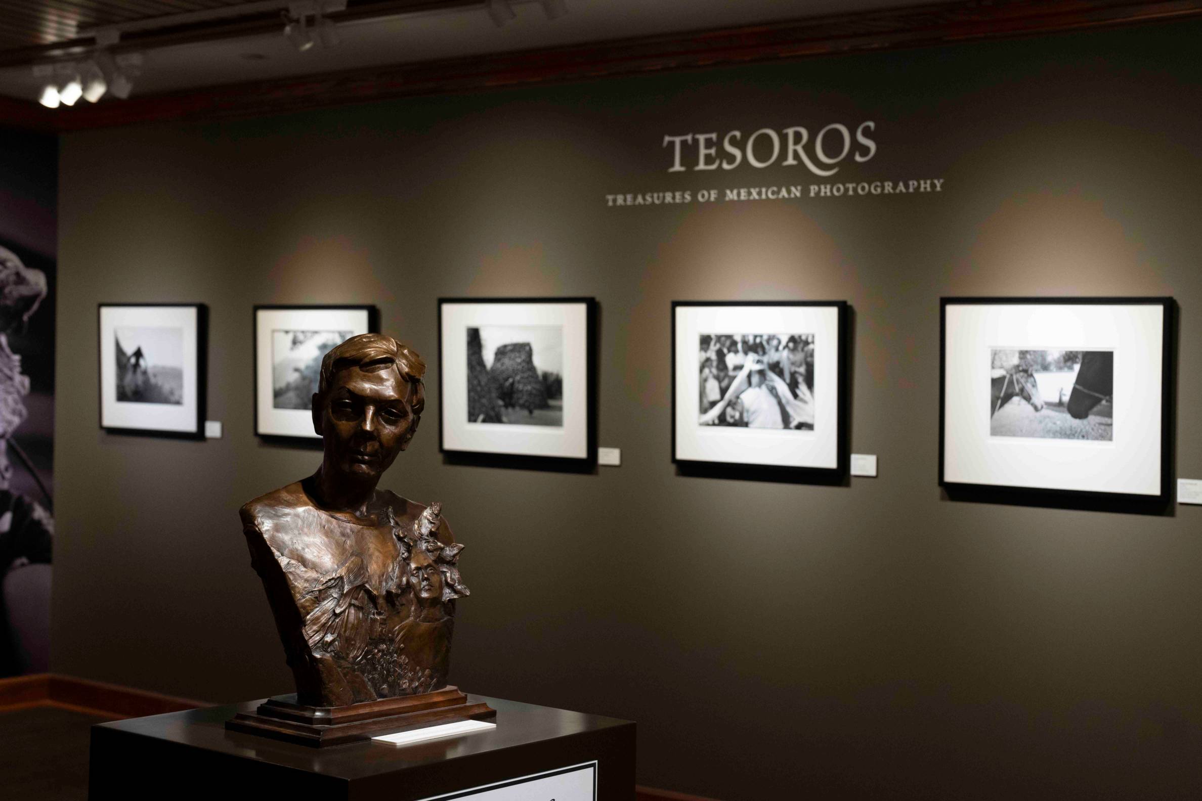 Tesoros Gallery installation