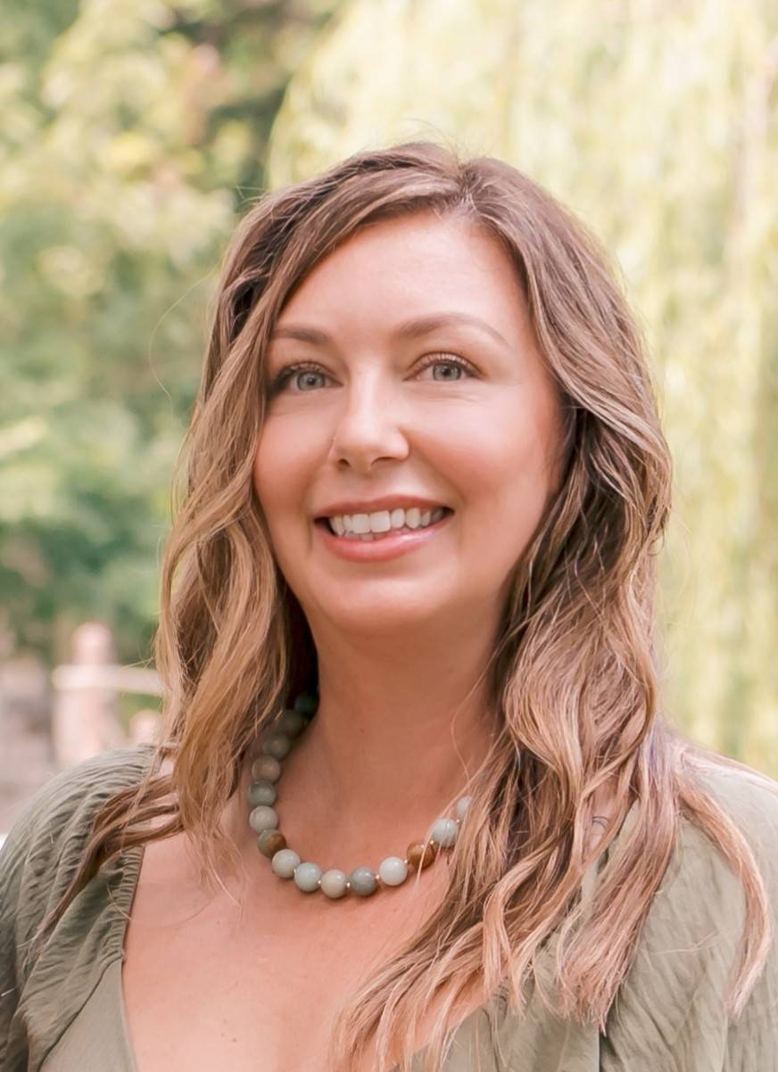 headshot of amy reid