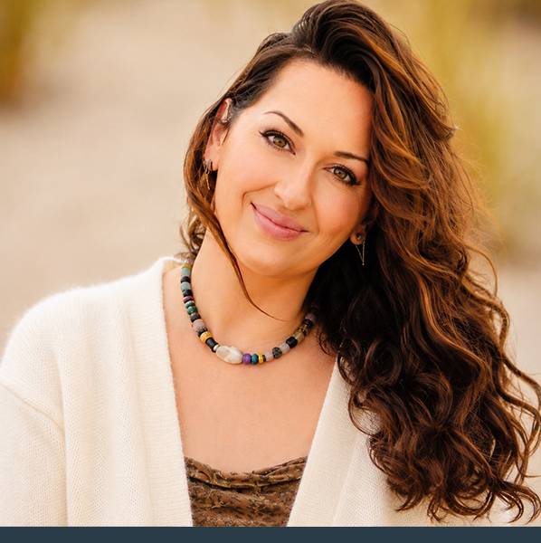 A headshot photo of Taryn Davis
