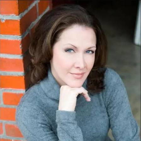 Kaitlin Hopkins headshot
