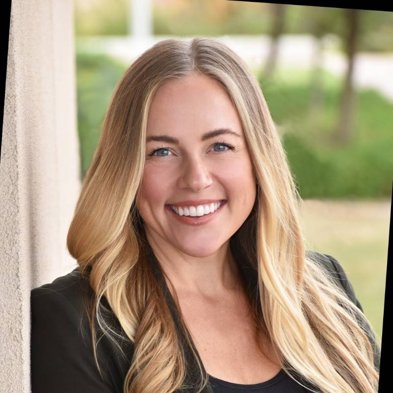 Claire's headshot
