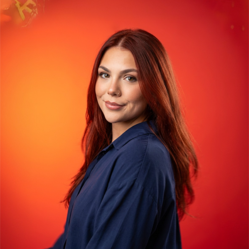 Carly's headshot