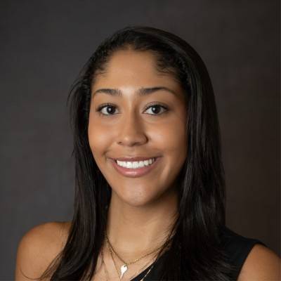  Giselle's headshot