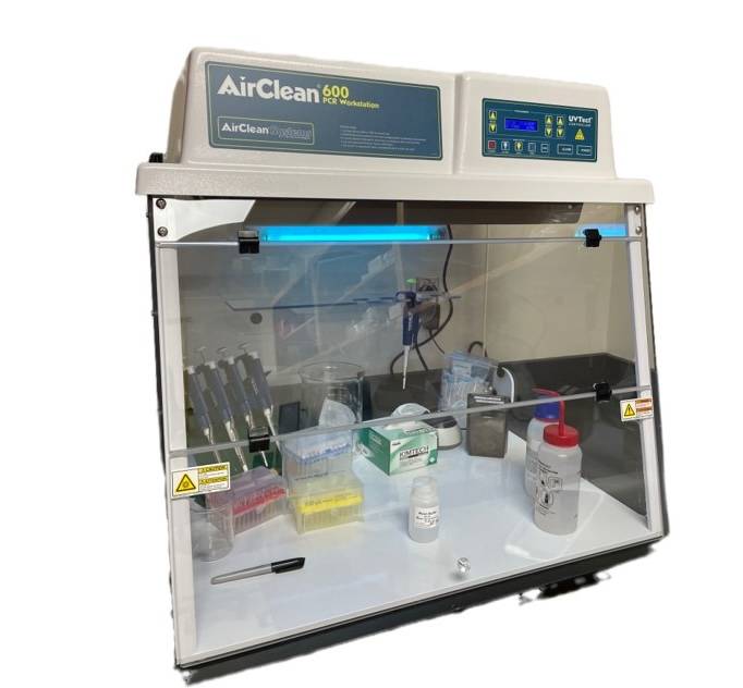 AirClean 600PCR workstation