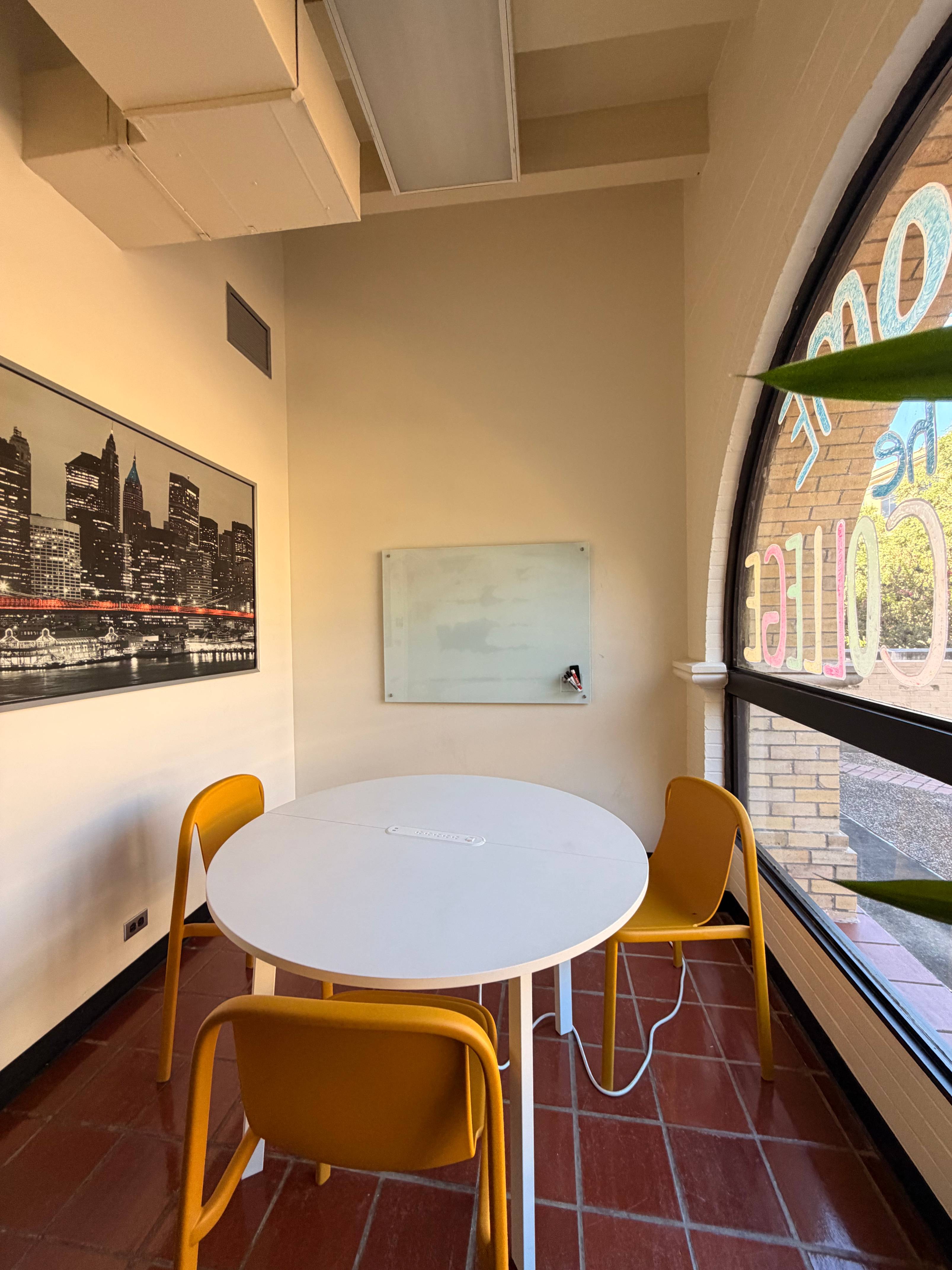 Study room with 3 chairs and 1 small table