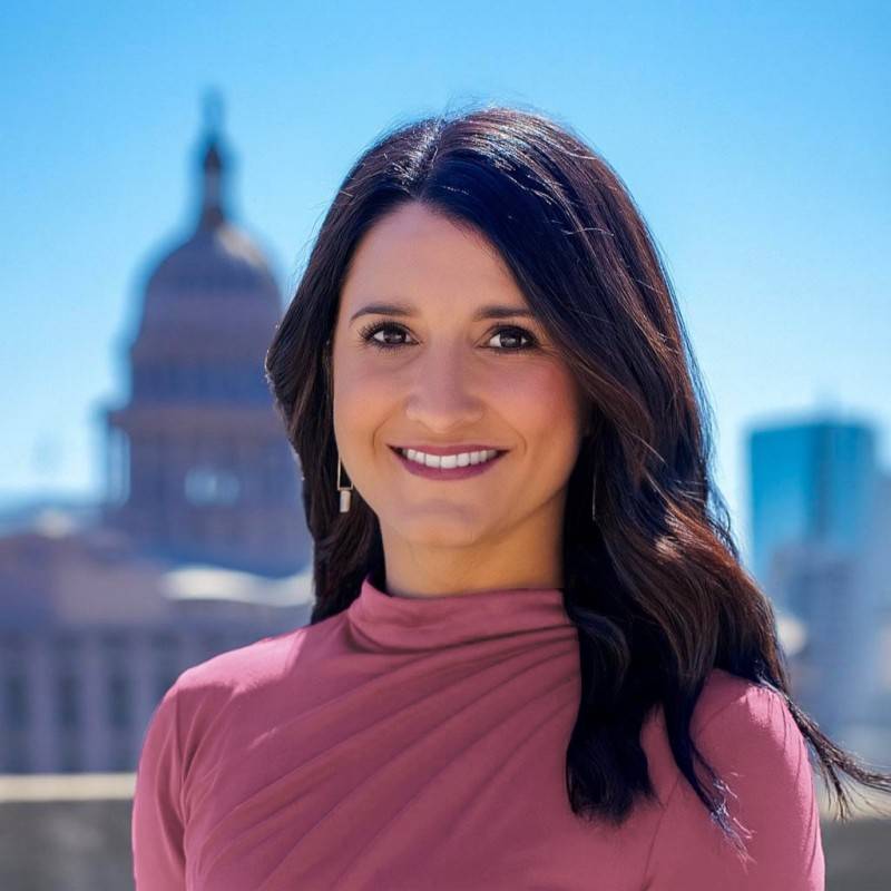 Erin Garza's headshot